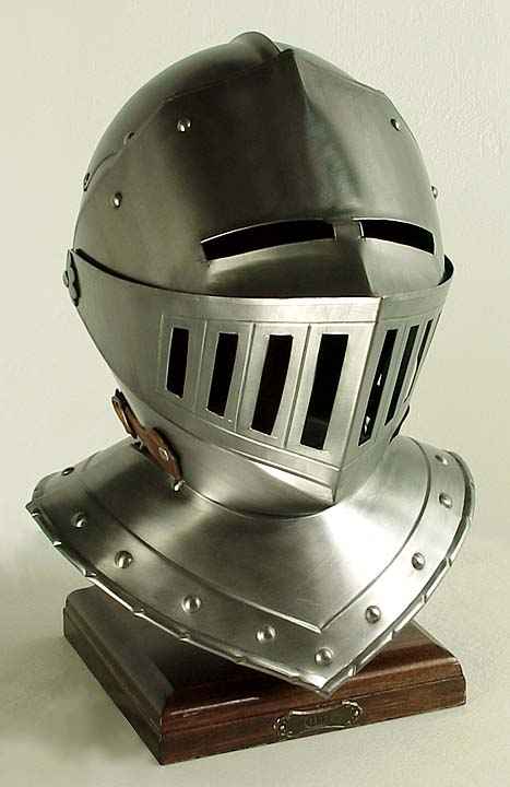 [Image: H002203_White_Knight_Helmet.JPG]