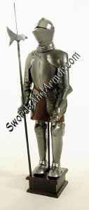 MIN0657C_Miniature_Suif_Of_Armor_Knight_and_Halberd.jpg (89065 bytes)