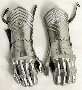 Wearable armor gauntlets 